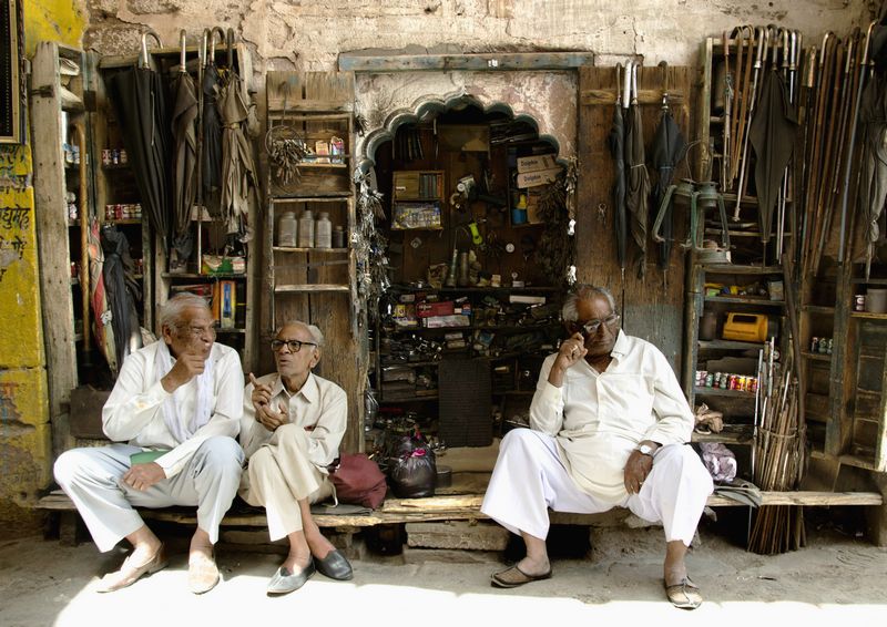 Réparateurs de parapluies - à Jodhpur (là, il fait 40 °c mais la mousson arrive dans 4 mois...)