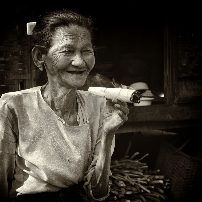 Fumeuse de cheroot